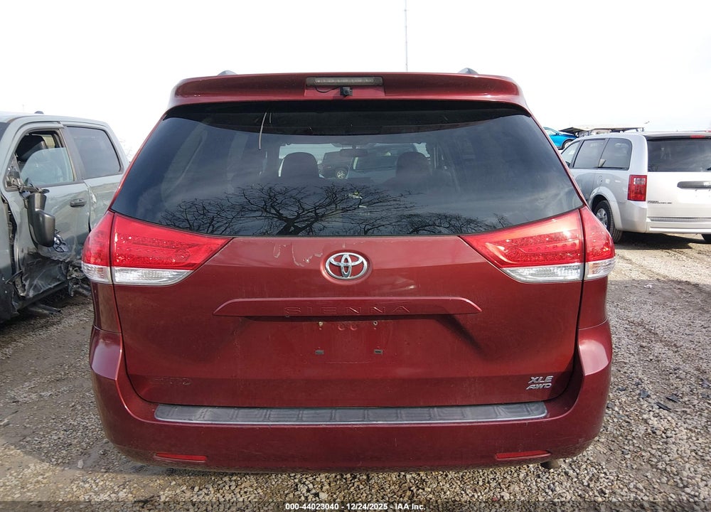 2011 TOYOTA SIENNA XLE VIN: 5TDDK3DC3BS019904