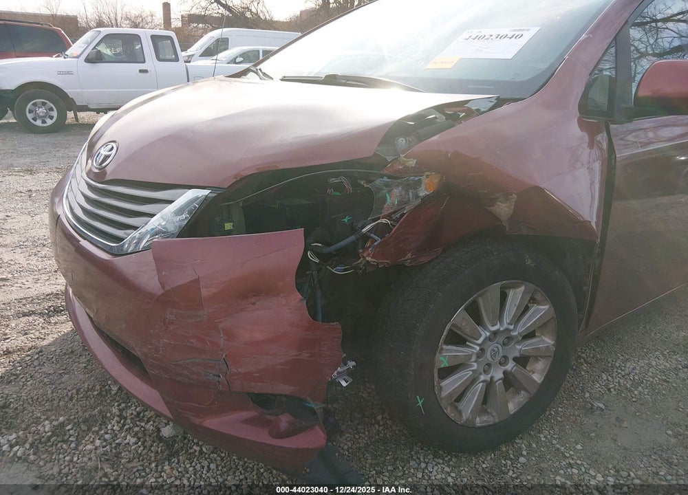 2011 TOYOTA SIENNA XLE VIN: 5TDDK3DC3BS019904