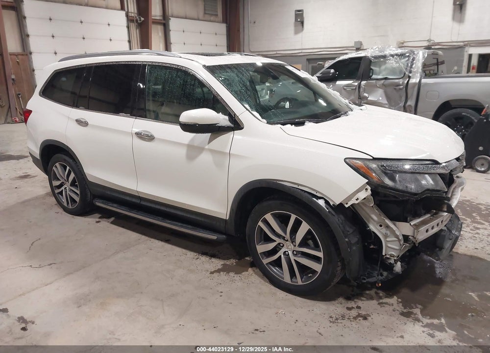 2017 HONDA PILOT ELITE VIN: 5FNYF6H05HB070356