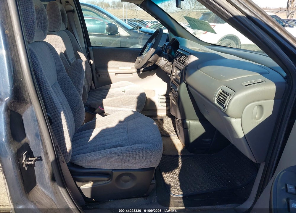 2002 PONTIAC MONTANA M16 W/1SA PKG./M16 W/1SE PKG. VIN: 1GMDX03E52D311953