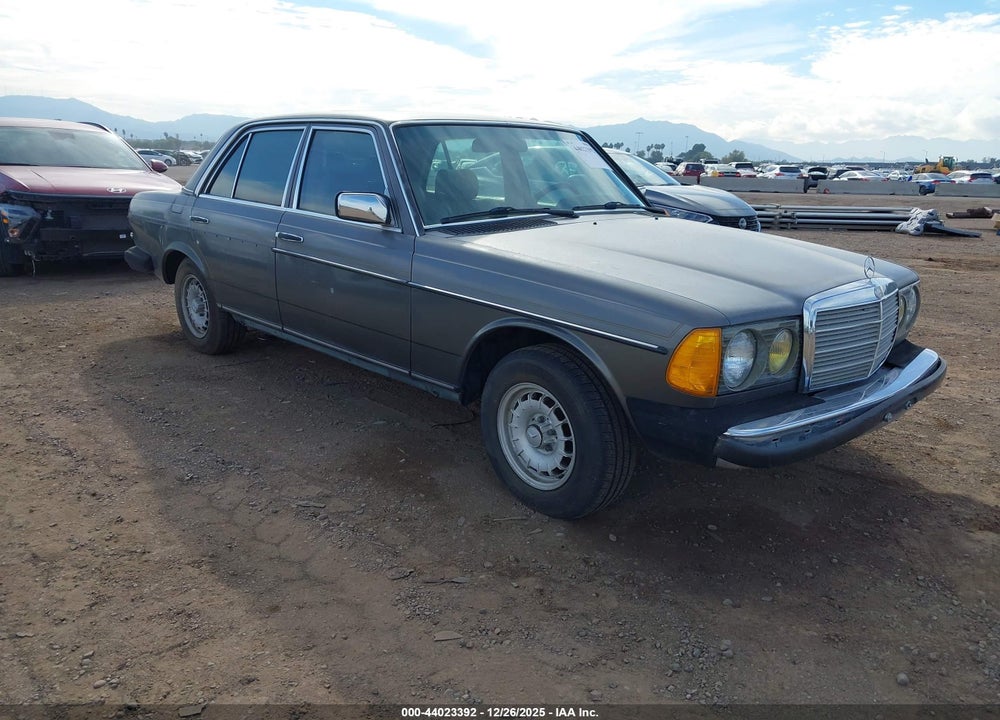 1984 MERCEDES-BENZ 300 DT VIN: WDBAB33A6EA124018
