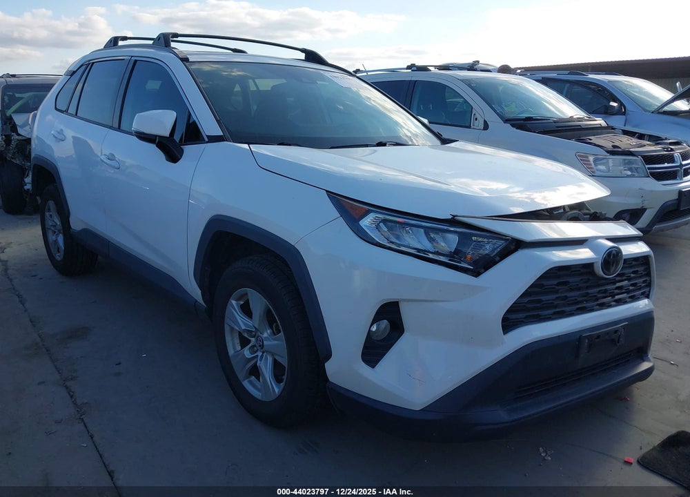 2019 TOYOTA RAV4 XLE VIN: 2T3W1RFV7KW009372
