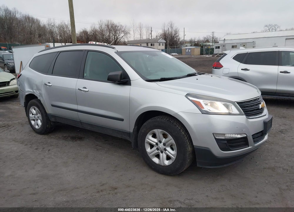 2015 CHEVROLET TRAVERSE LS VIN: 1GNKRFED5FJ216112