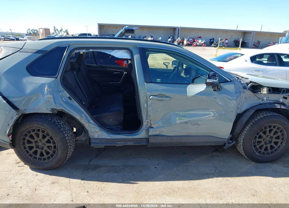 2019 TOYOTA RAV4 XLE VIN: JTMW1RFV3KD507811