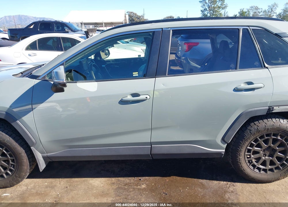 2019 TOYOTA RAV4 XLE VIN: JTMW1RFV3KD507811