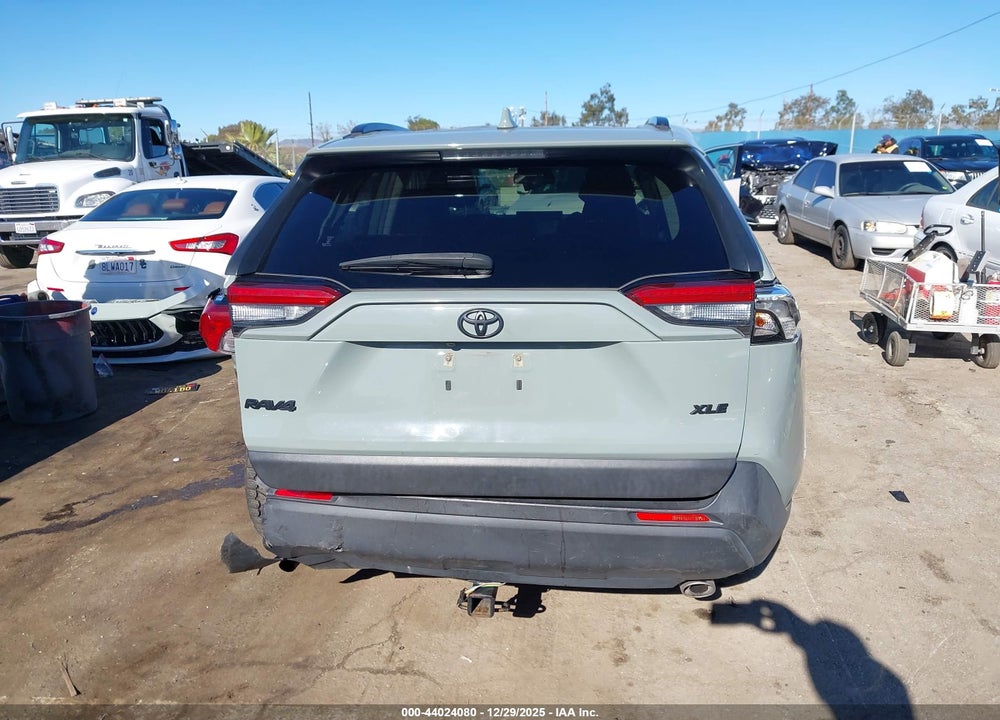 2019 TOYOTA RAV4 XLE VIN: JTMW1RFV3KD507811