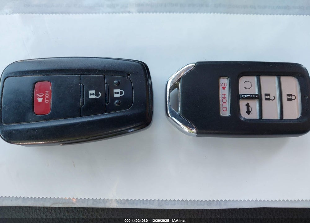 2019 TOYOTA RAV4 XLE VIN: JTMW1RFV3KD507811