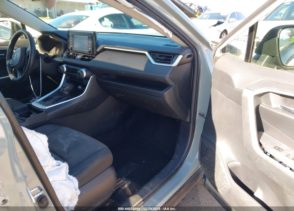 2019 TOYOTA RAV4 XLE VIN: JTMW1RFV3KD507811