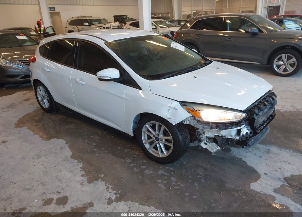 2015 FORD FOCUS SE VIN: 1FADP3K27FL242083