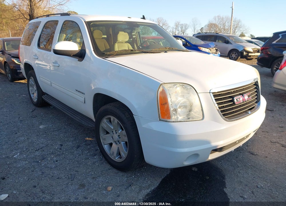 2011 GMC YUKON SLE VIN: 1GKS1AE07BR220582