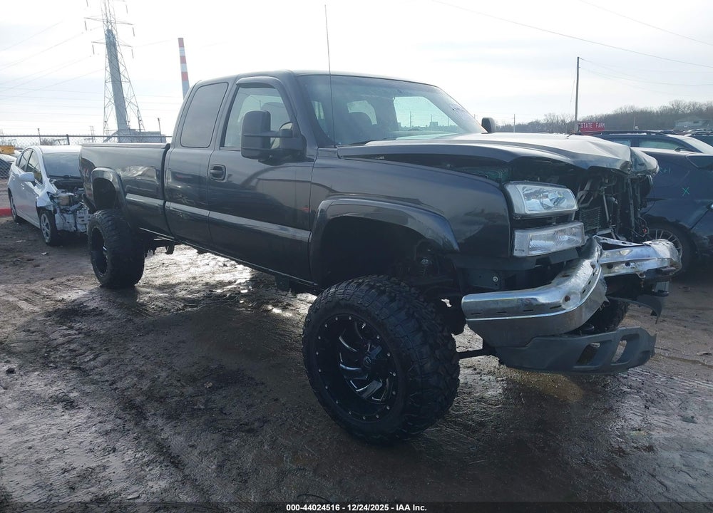 2003 CHEVROLET SILVERADO 2500HD LS VIN: 1GCHK29U13E228689