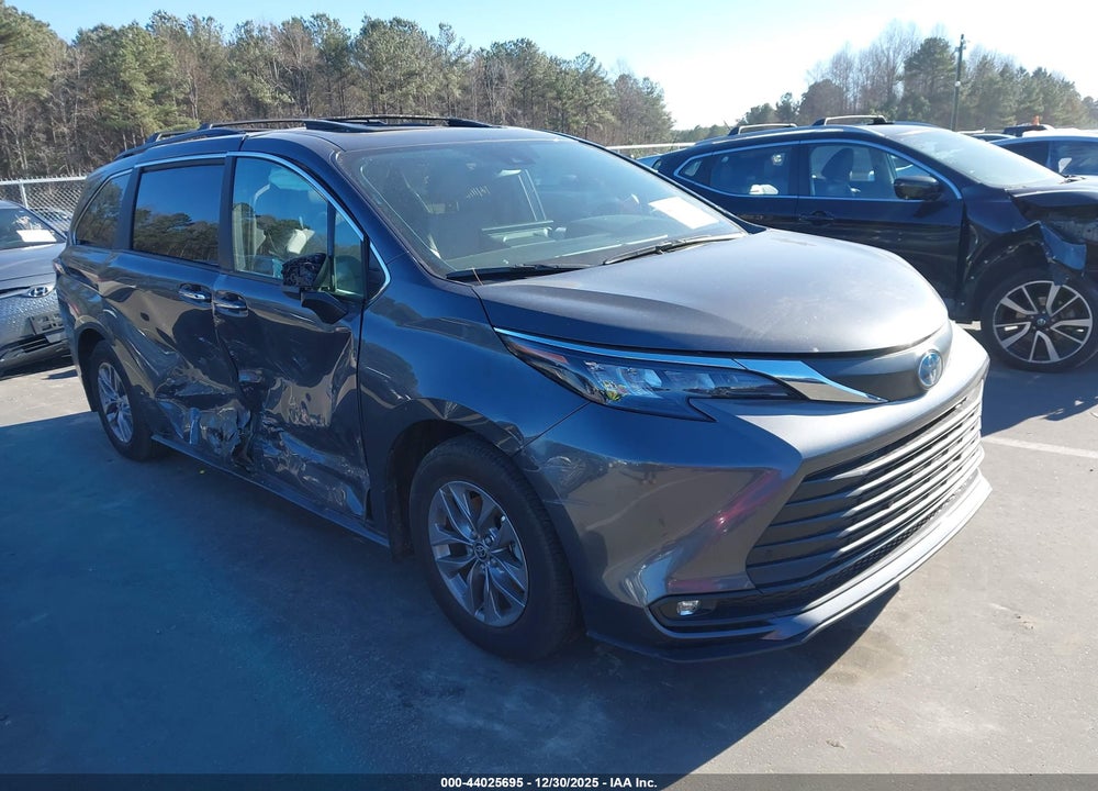2025 TOYOTA SIENNA XLE VIN: 5TDJRKEC0SS258723