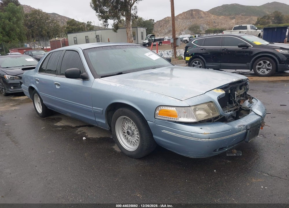 1998 FORD CROWN VICTORIA VIN: 2FAFP73W9WX109913