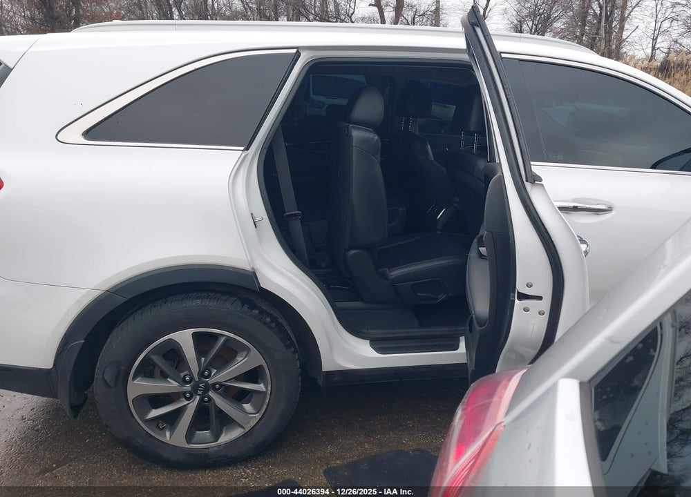 2019 KIA SORENTO 3.3L EX VIN: 5XYPHDA54KG462888