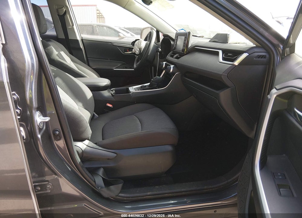2022 TOYOTA RAV4 HYBRID XLE VIN: JTMRWRFV1ND159395