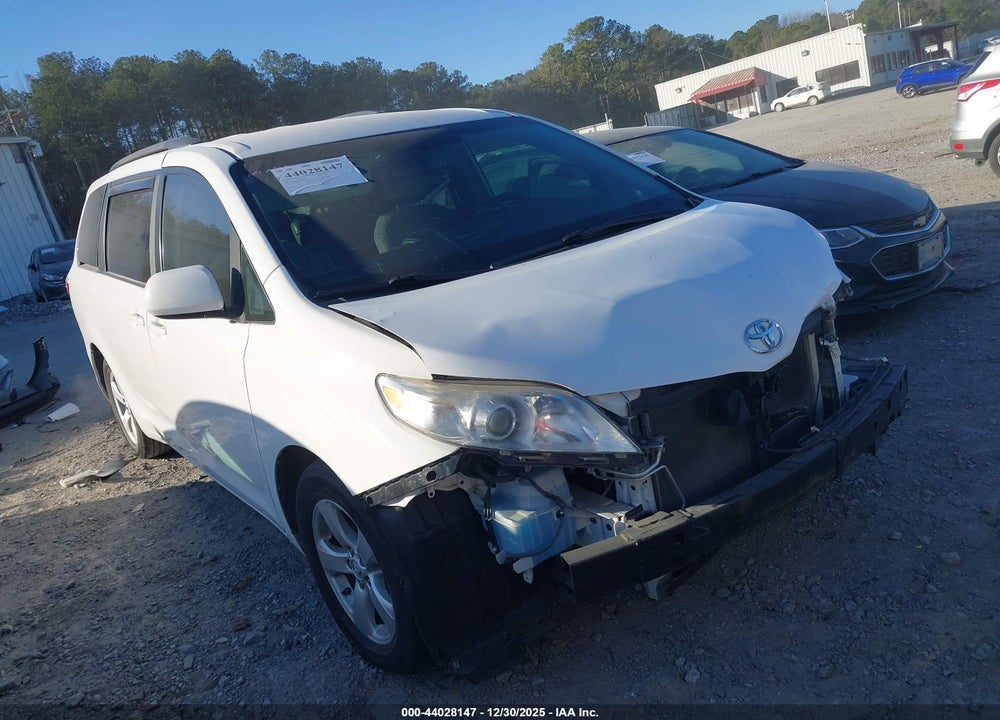 2015 TOYOTA SIENNA LE 8 PASSENGER VIN: 5TDKK3DC7FS678355