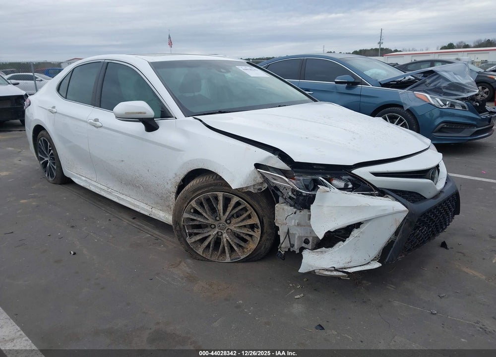 2018 TOYOTA CAMRY SE VIN: 4T1B11HK7JU674301