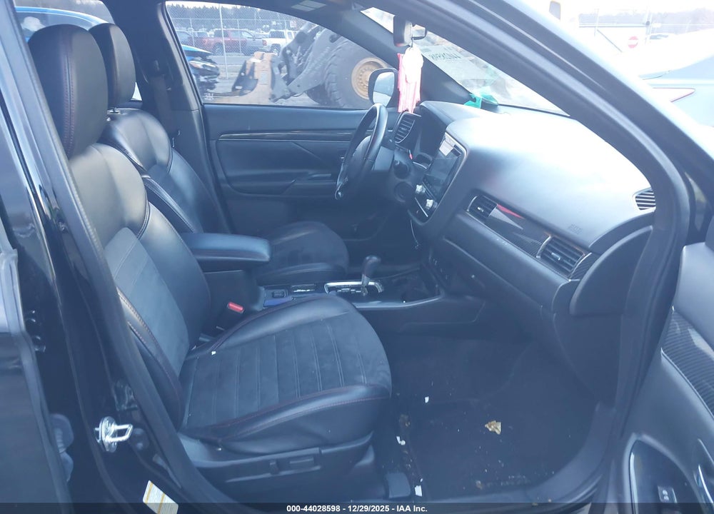 2020 MITSUBISHI OUTLANDER LE 2.4 VIN: JA4AD3A33LZ042627