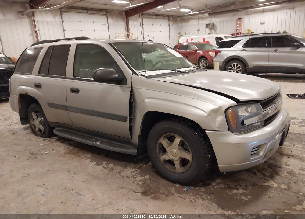 2005 CHEVROLET TRAILBLAZER LS VIN: 1GNDT13S452324079