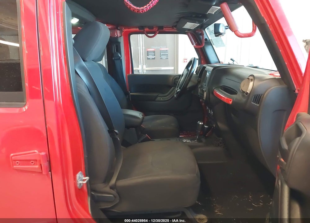 2016 JEEP WRANGLER UNLIMITED SPORT VIN: 1C4BJWDG8GL271820