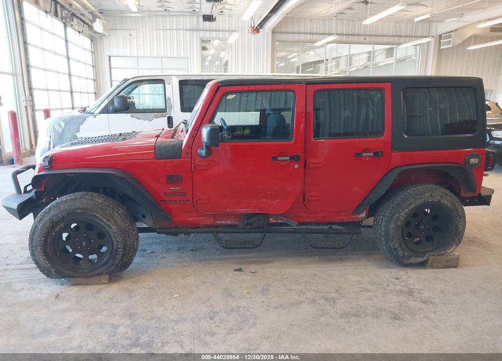 2016 JEEP WRANGLER UNLIMITED SPORT VIN: 1C4BJWDG8GL271820