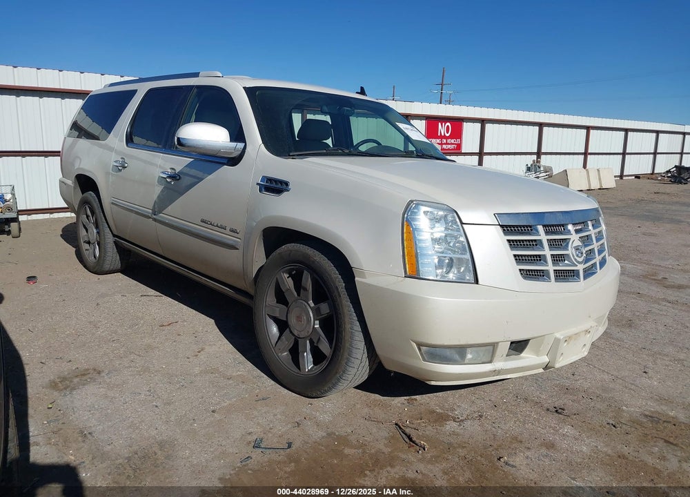 2011 CADILLAC ESCALADE ESV PREMIUM VIN: 1GYS4JEF2BR116356