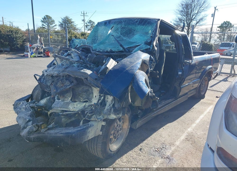 2002 CHEVROLET S-10 LS VIN: 1GCCS19W728173569