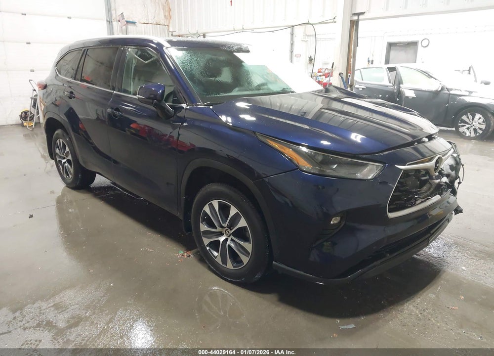 2024 TOYOTA HIGHLANDER XLE VIN: 5TDKDRBH3RS556365