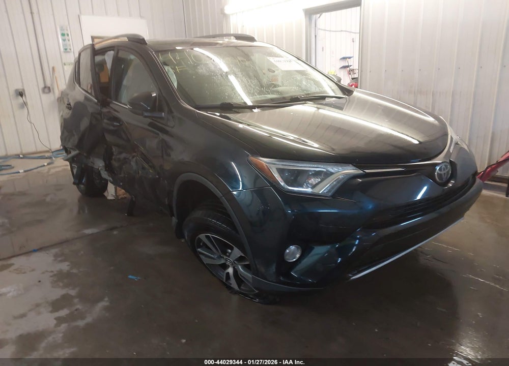 2018 TOYOTA RAV4 XLE VIN: 2T3WFREV8JW427733