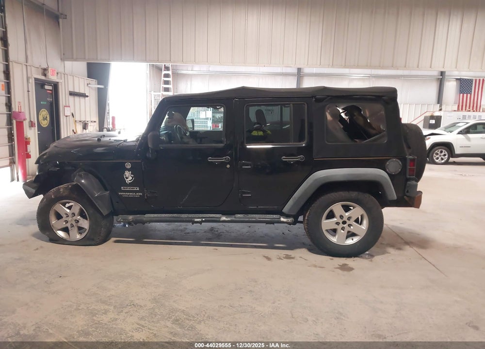 2014 JEEP WRANGLER UNLIMITED SPORT VIN: 1C4BJWDG5EL121113