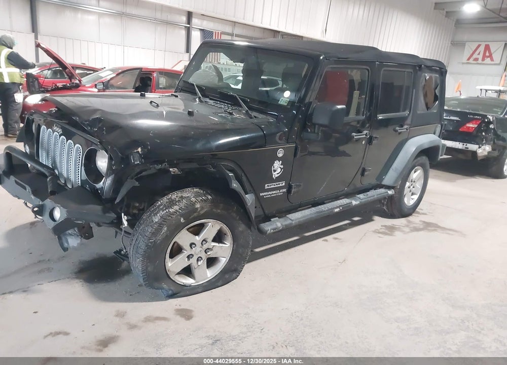 2014 JEEP WRANGLER UNLIMITED SPORT VIN: 1C4BJWDG5EL121113
