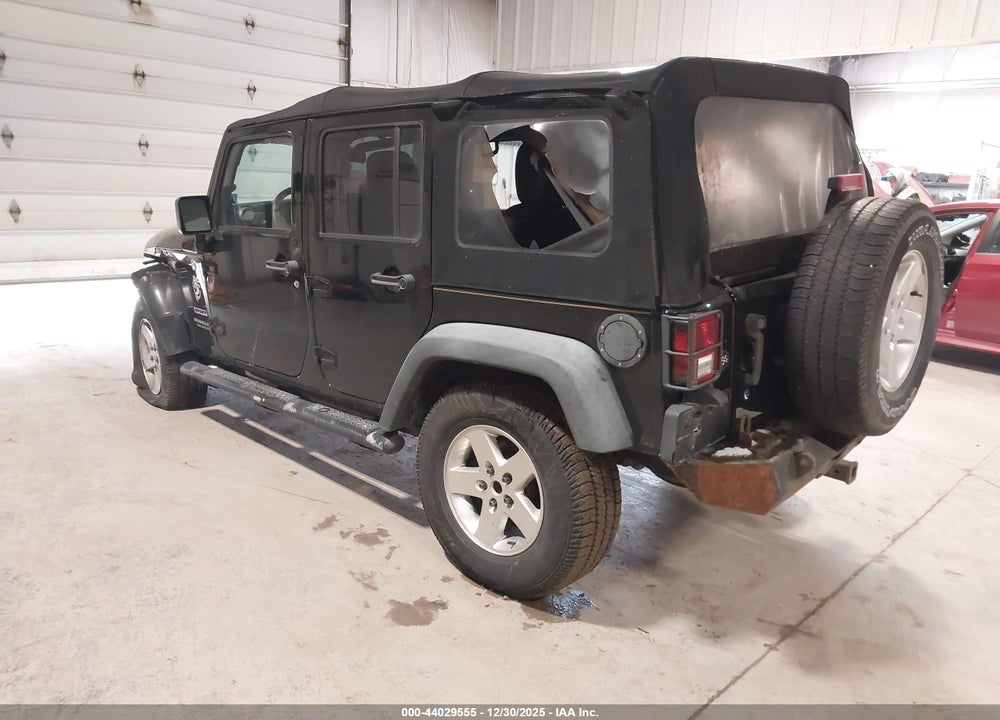 2014 JEEP WRANGLER UNLIMITED SPORT VIN: 1C4BJWDG5EL121113