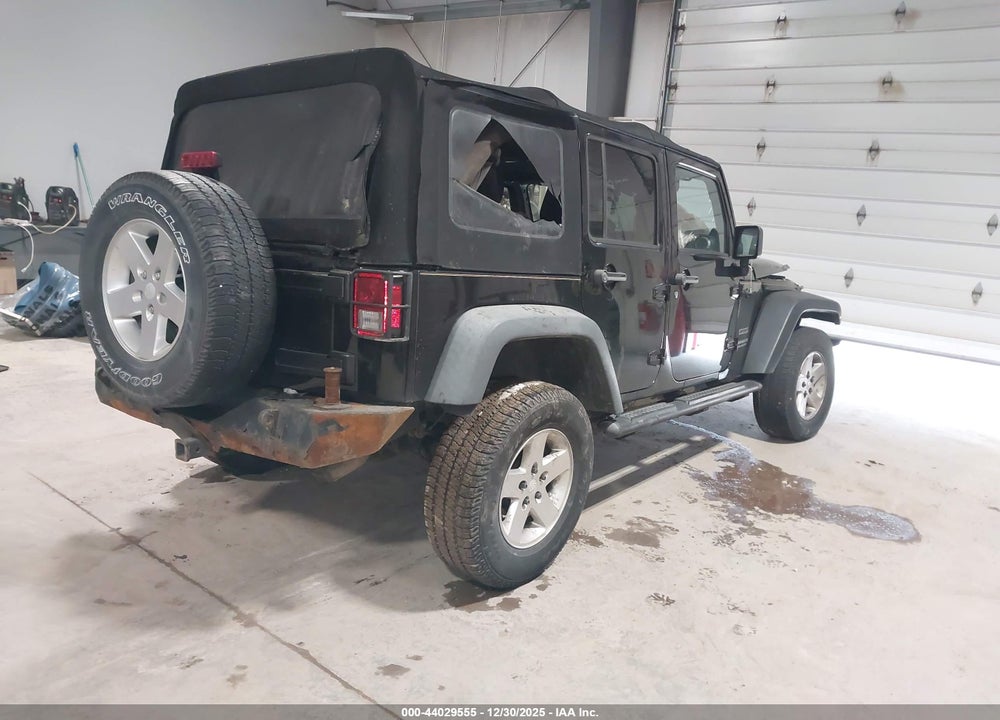 2014 JEEP WRANGLER UNLIMITED SPORT VIN: 1C4BJWDG5EL121113