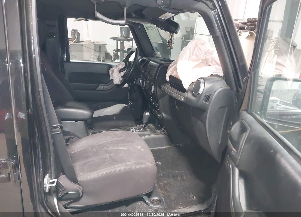 2014 JEEP WRANGLER UNLIMITED SPORT VIN: 1C4BJWDG5EL121113