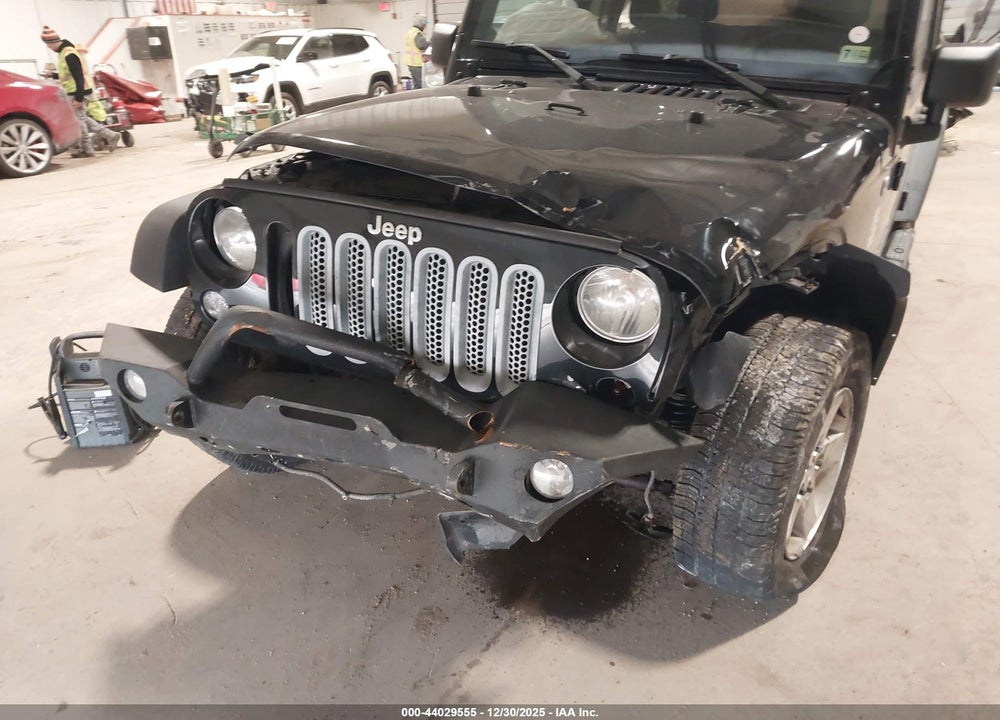 2014 JEEP WRANGLER UNLIMITED SPORT VIN: 1C4BJWDG5EL121113