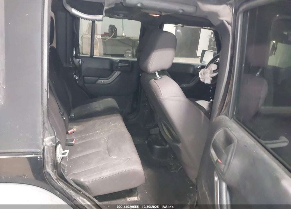 2014 JEEP WRANGLER UNLIMITED SPORT VIN: 1C4BJWDG5EL121113