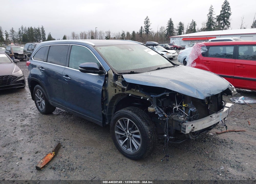 2017 TOYOTA HIGHLANDER XLE VIN: 5TDJZRFH6HS522300