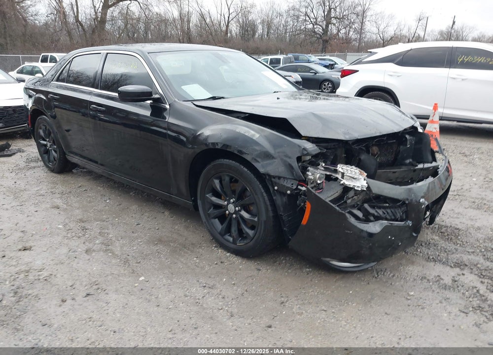 2015 CHRYSLER 300 LIMITED VIN: 2C3CCARG8FH894347