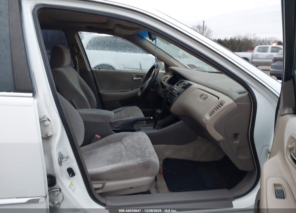 2001 HONDA ACCORD 2.3 EX VIN: 1HGCG66851A130345
