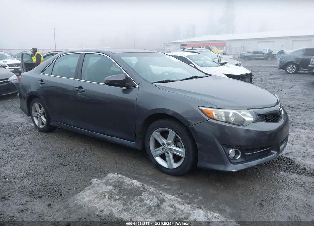 2014 TOYOTA CAMRY SE VIN: 4T1BF1FK2EU344897