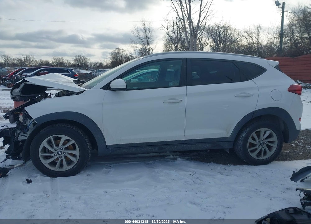 2016 HYUNDAI TUCSON SE VIN: KM8J3CA44GU169631