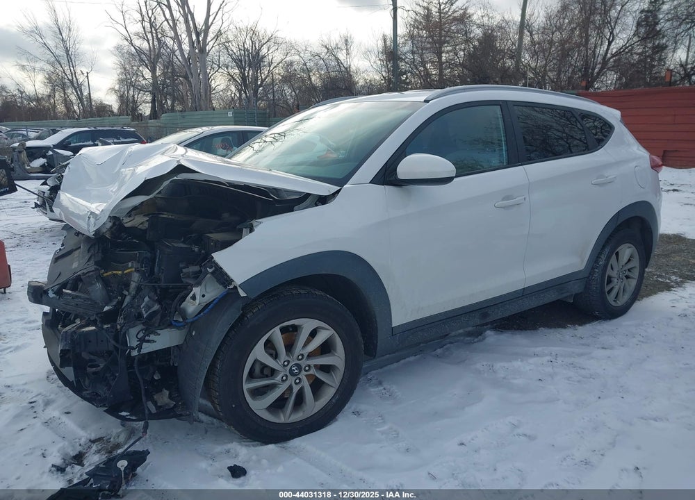 2016 HYUNDAI TUCSON SE VIN: KM8J3CA44GU169631