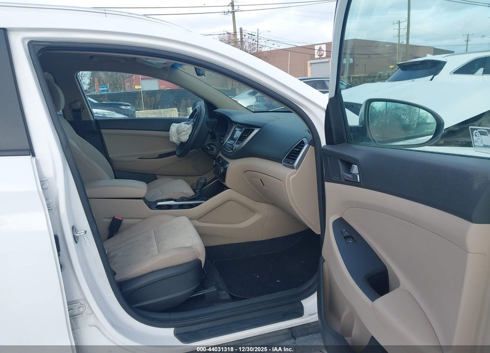 2016 HYUNDAI TUCSON SE VIN: KM8J3CA44GU169631