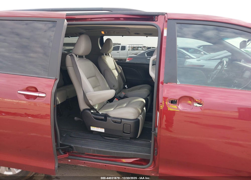2017 TOYOTA SIENNA LIMITED 7 PASSENGER VIN: 5TDYZ3DC1HS795924