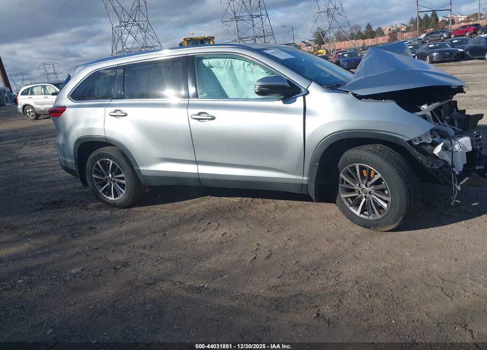2019 TOYOTA HIGHLANDER XLE VIN: 5TDJZRFH3KS925870