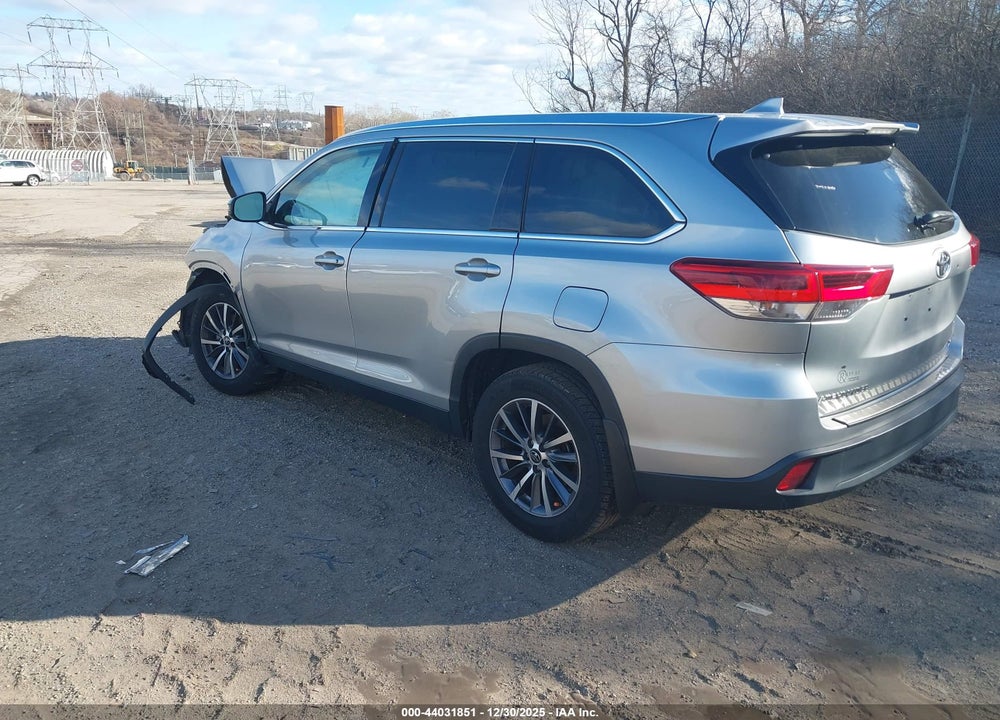2019 TOYOTA HIGHLANDER XLE VIN: 5TDJZRFH3KS925870