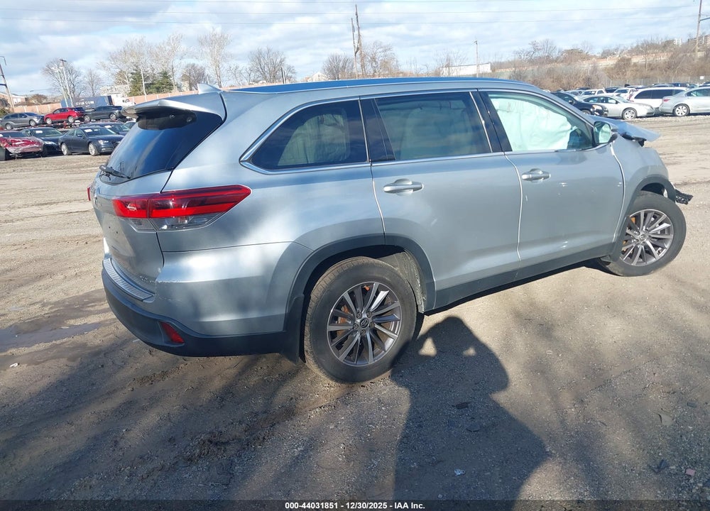 2019 TOYOTA HIGHLANDER XLE VIN: 5TDJZRFH3KS925870
