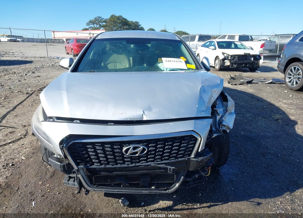 2016 HYUNDAI SONATA HYBRID SE VIN: KMHE24L14GA024877