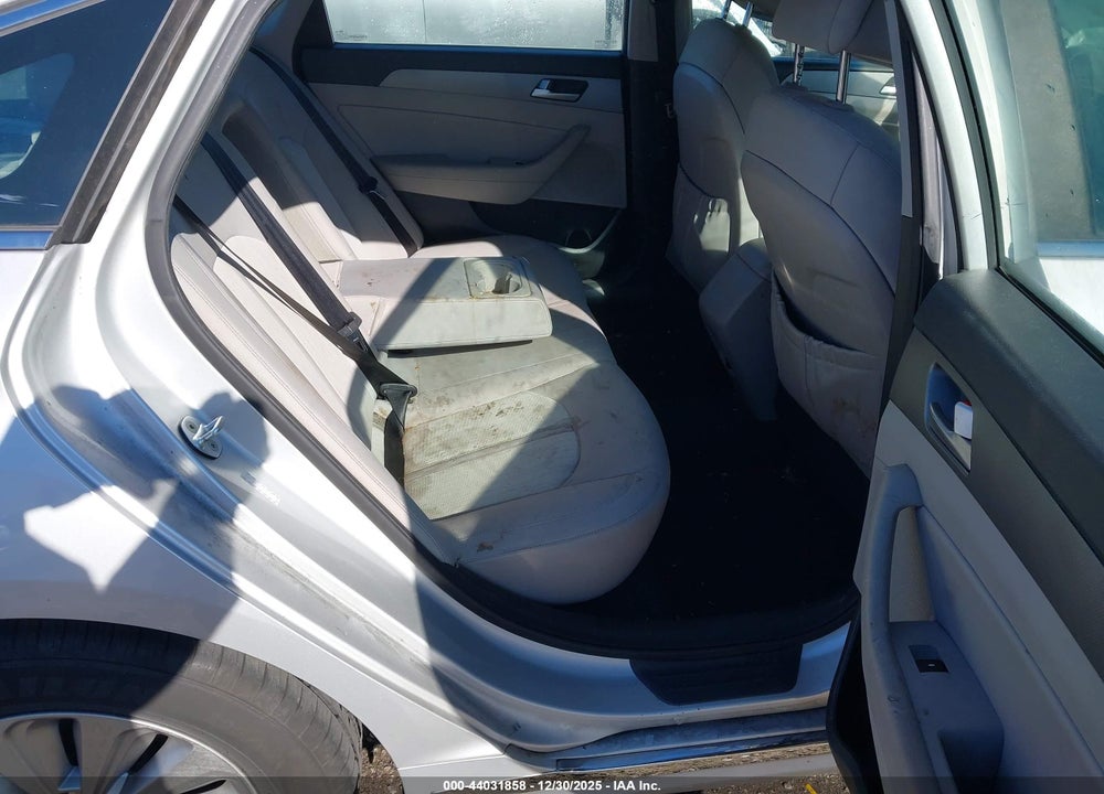 2016 HYUNDAI SONATA HYBRID SE VIN: KMHE24L14GA024877