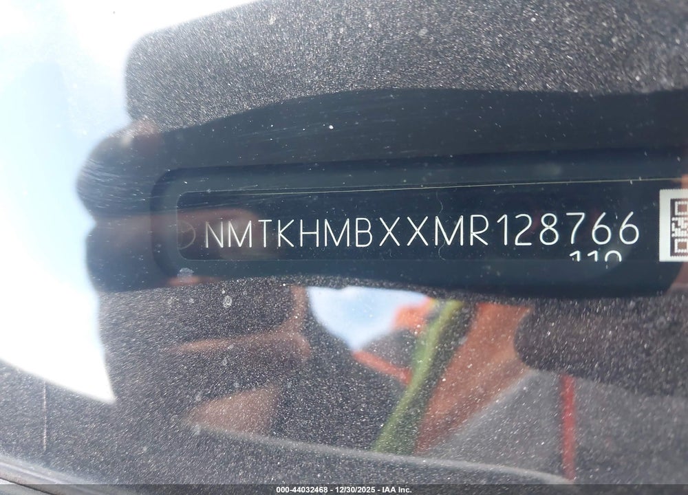 2021 TOYOTA C-HR XLE VIN: NMTKHMBXXMR128766